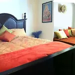 Tropical Bohemian One Bedroom In The Hollywood Hills